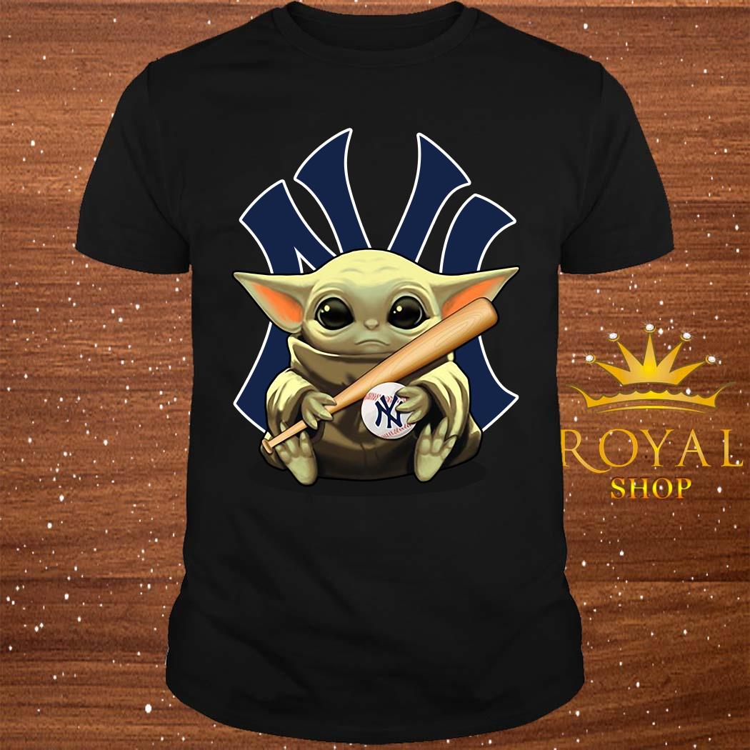 Baby Yoda hug New York Yankees shirt, hoodie, sweater and v-neck t-shirt